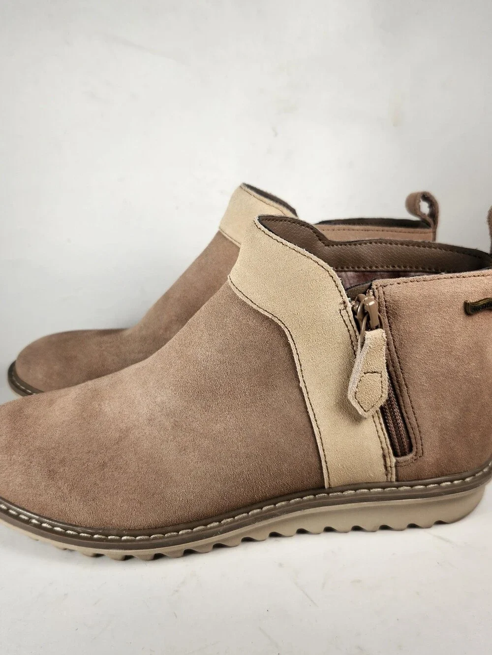 SKECHERS Women's Arch Fit Mojave Bootie Size 8 Beige Leather Comfort Air Cooled